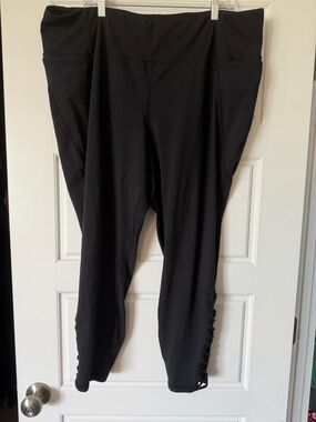 Black High-Waist Active Leggings with Side Lattice Detail